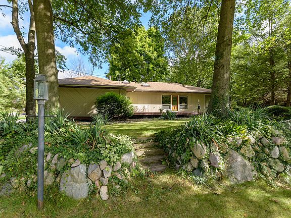 3rd image of 8108 Heritage Dr