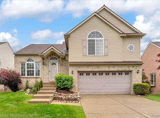 1973 Golfview Ln, Westland, MI 48186
