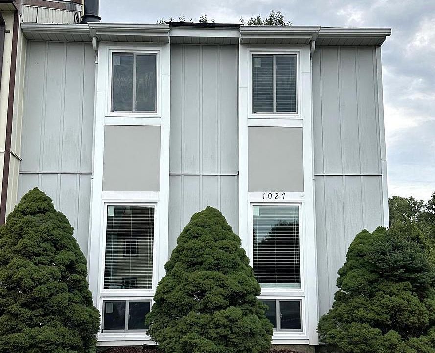 1st image of 1027 Queens Ct