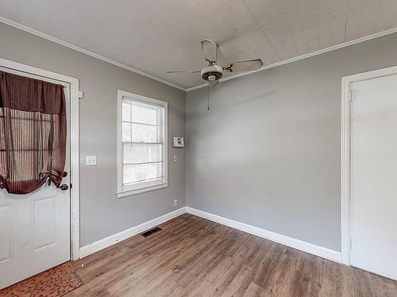 4th image of 1122 Hilltop Ave