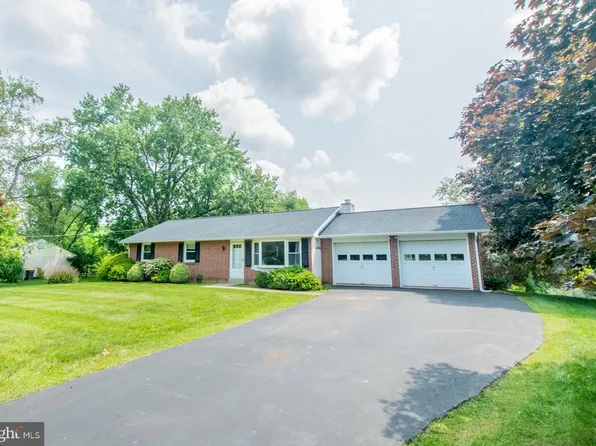 1525 Hilltop Rd, Downingtown, PA 19335