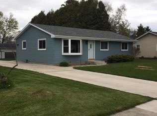 1512 Iris Dr, Manitowoc, WI 54220