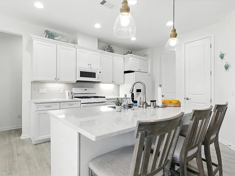 65 Sandbar Ln #101 — Photo 1