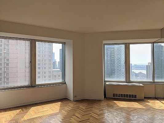 1st image of 150 W 56th St APT 4010