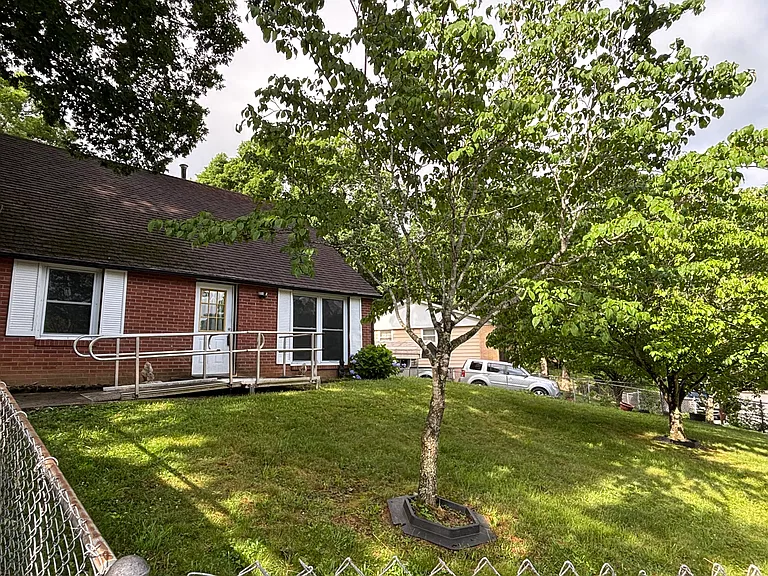 18 Dogwood Ct — Photo 3