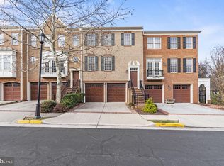 135 Herndon Mill Cir, Herndon, VA 20170