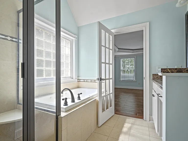1601 Pickford Ln — Photo 11