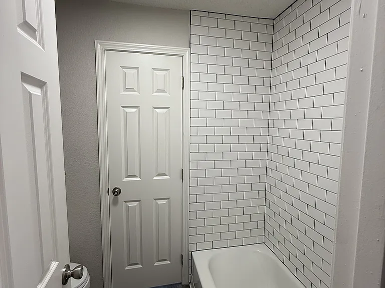 Williamsburg Square Apartments — Photo 12