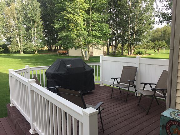 2 tiered deck made of trex 