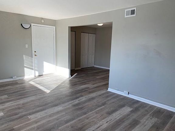 4th image of 1103 Evans Ave #4D