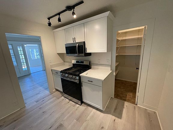 3rd image of 113 N Poe St