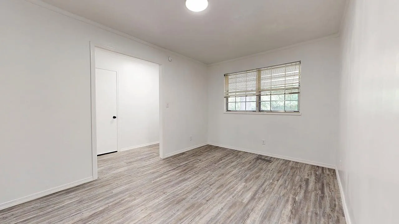 4 bed, 2555 sqft, $2,400 — Photo 3
