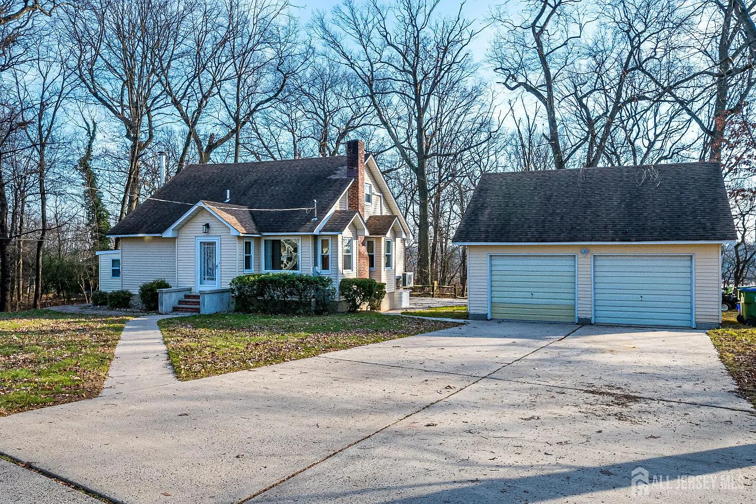 5 bed, 2.5 bath, $6,800 — Photo 1