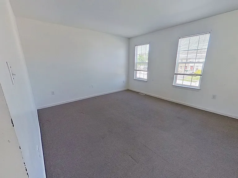 2858 Woodmont Dr — Photo 3