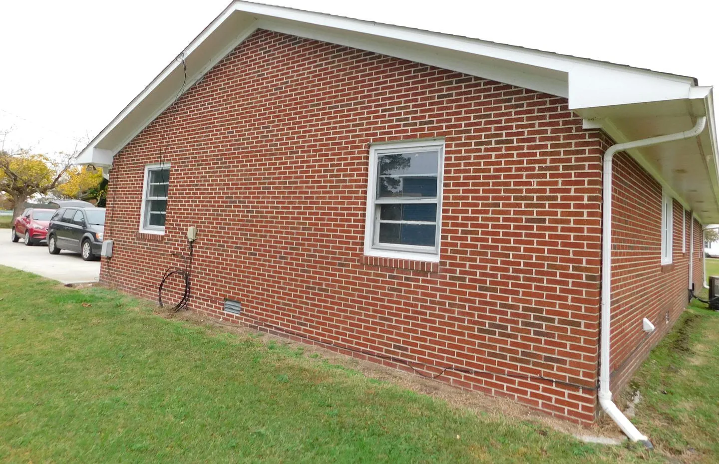 Newly Renovated 3 bedroom, 2 bath home — Photo 4
