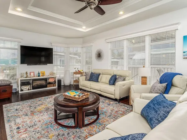 7030 San Bartolo St #16, Carlsbad, CA 92011