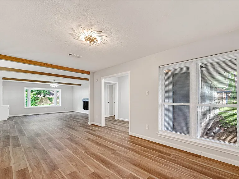 25503 Foxbriar Ln — Photo 9