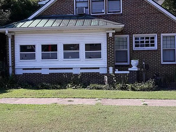 608 4th St, Tuscumbia, AL 35674