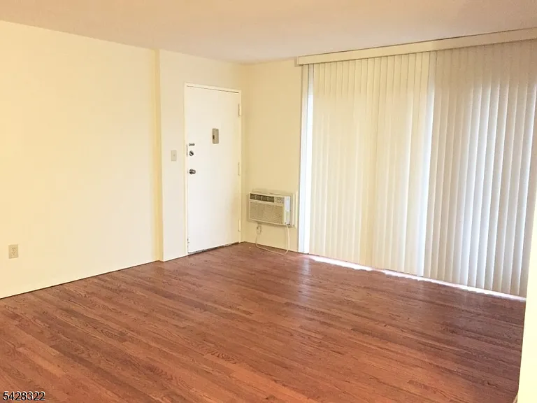 28 Deanna Dr #49 — Photo 4