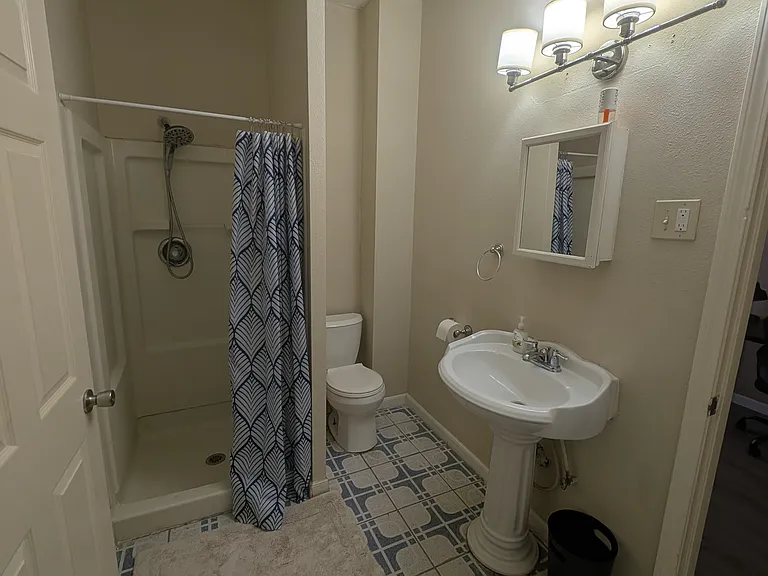 1335 Jewett St #1 — Photo 6
