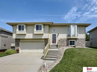 4604 Springview Dr, Papillion, NE 68133