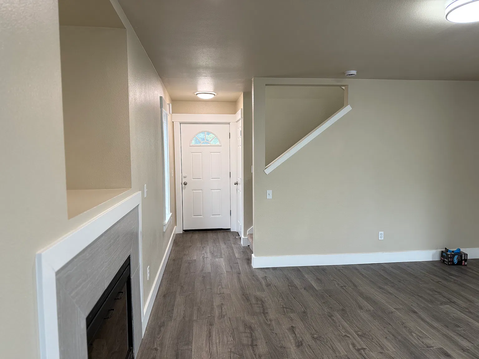 3 bed, 2.5 bath, 1401 sqft, $2,650 — Photo 2