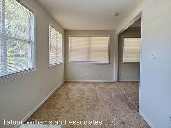 3rd image of 1419 Palm Ln