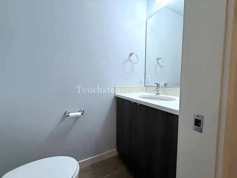 424 NE Jessup St #11 — Photo 18