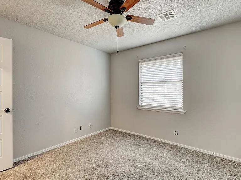 1208 NE 22nd St — Photo 14