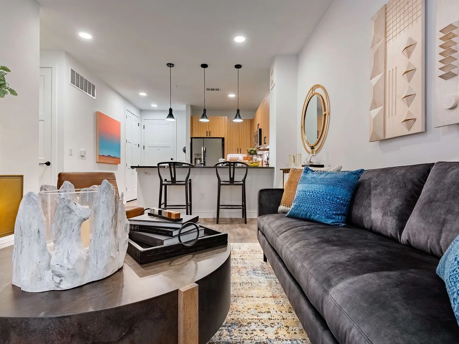 Troubadour Apartments — Photo 3