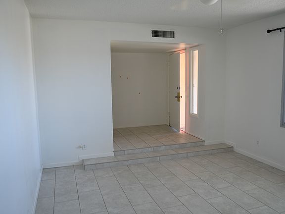 3rd image of 1010 E Hermosa Dr