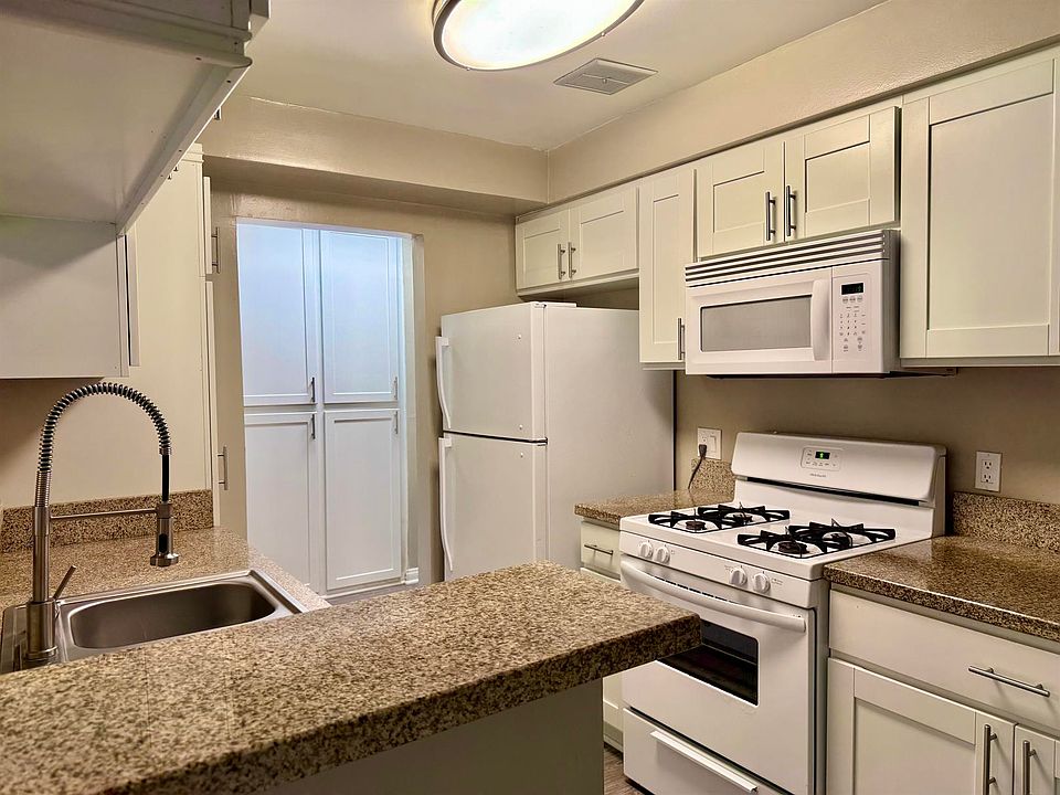 1st image of 400 Merrimac Way APT 7