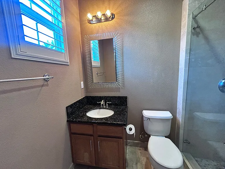 201 Ferry Cir — Photo 13