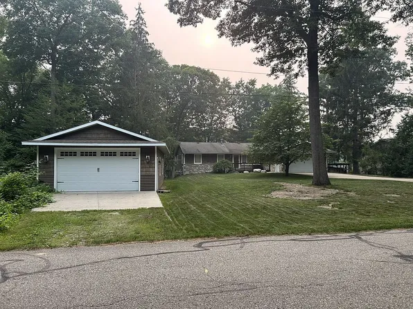 3347 N Douglas Dr, Sanford, MI 48657