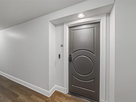 3rd image of 1227 E MADISON STREET #504