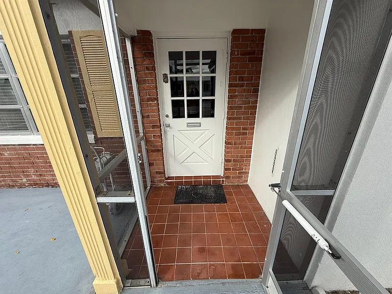 6805 NW 75th Dr — Photo 3