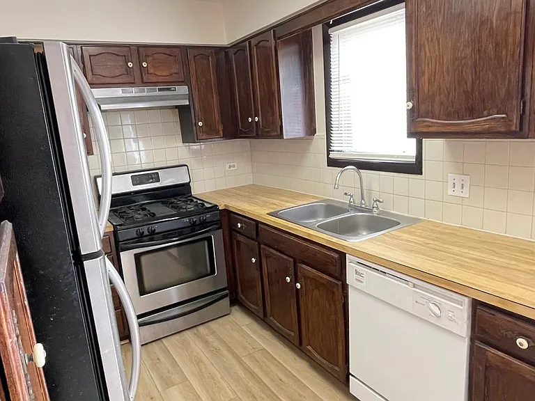 8020 N Kilpatrick Ave #D — Photo 15