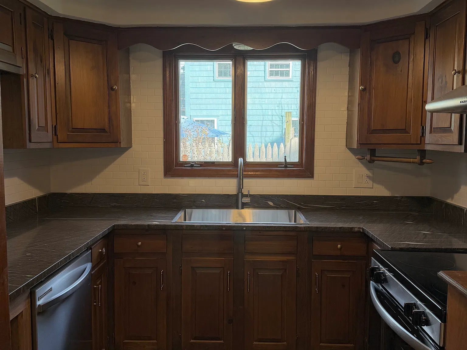 4 bed, 1500 sqft, $2,990 — Photo 1