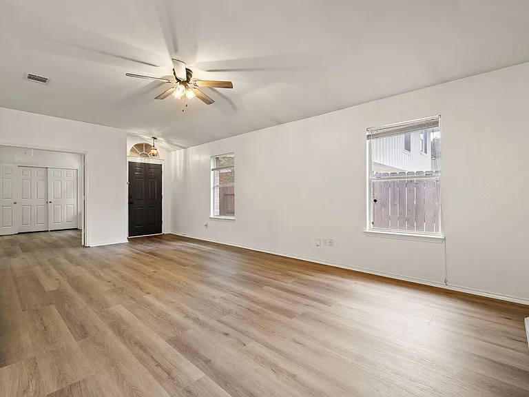 903 Luke Ln — Photo 28