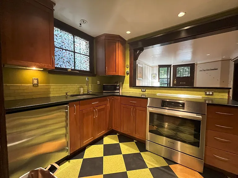 2046 NW Flanders St #B13 — Photo 6