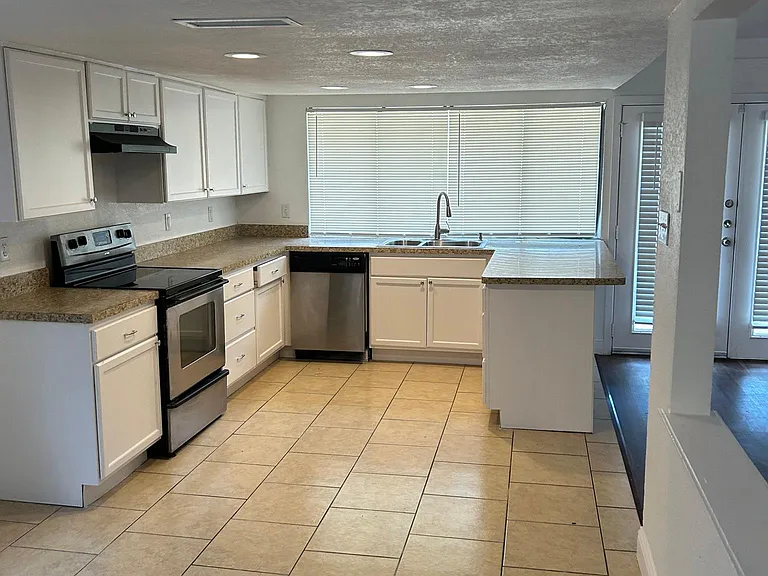 7404 Buttonwood Dr — Photo 7