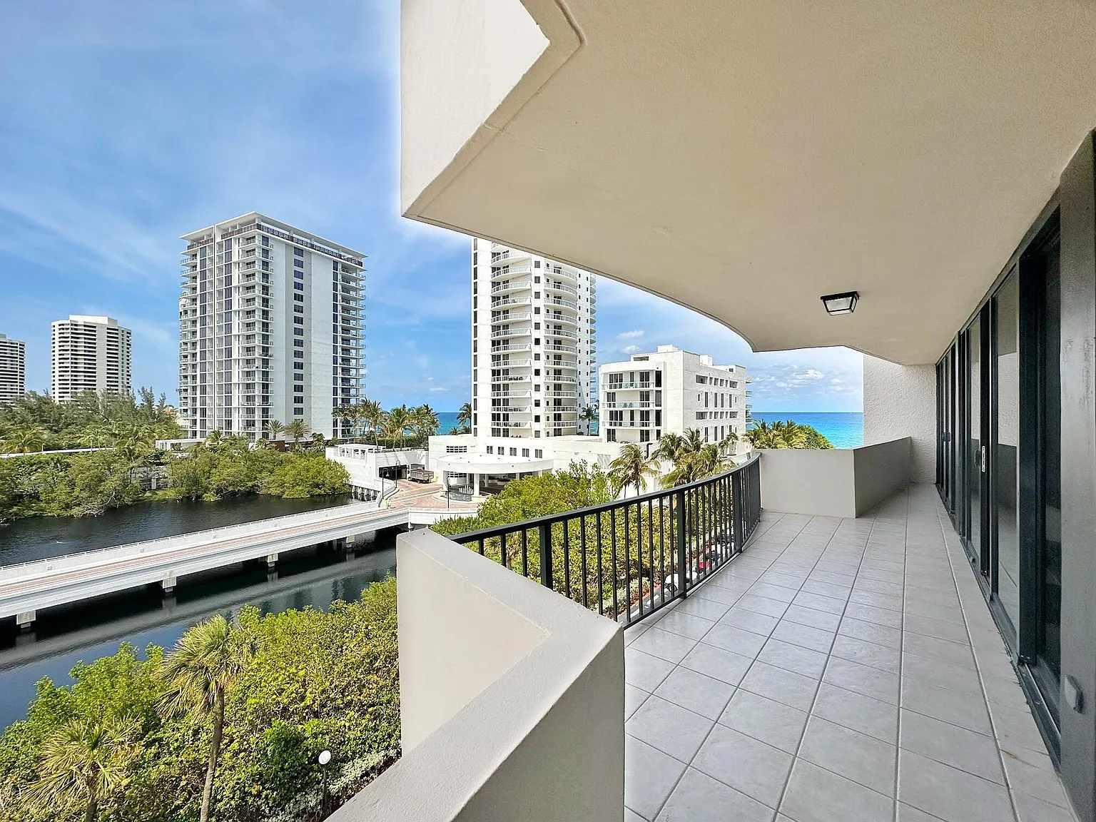 2 bed, 2.0 bath, 1210 sqft, $6,000 — Photo 3