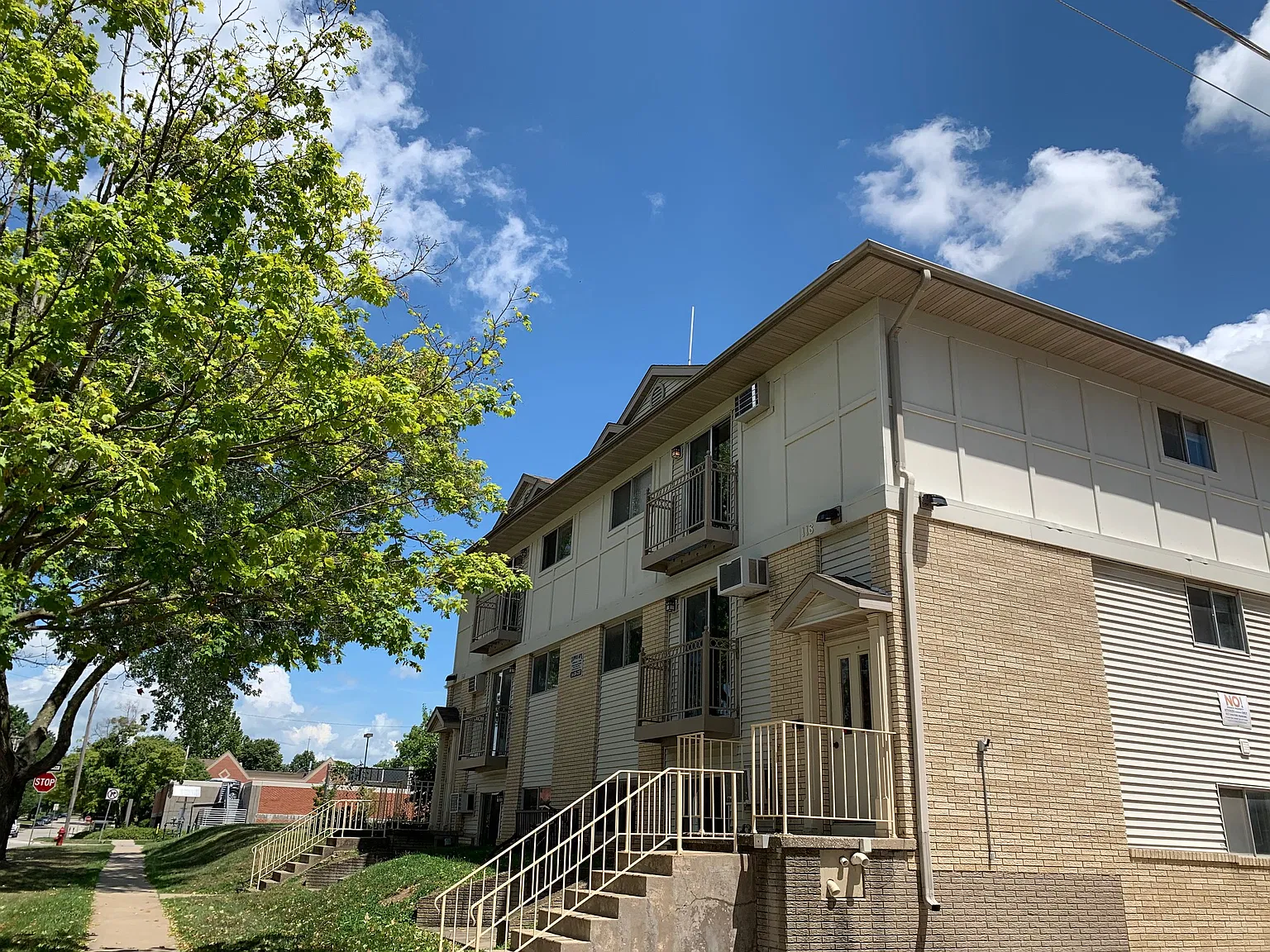 3 bed, $2,373 — Photo 1