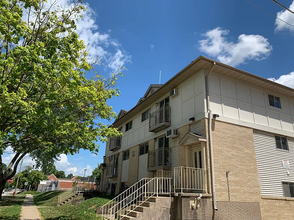 118 N Johnson St #4