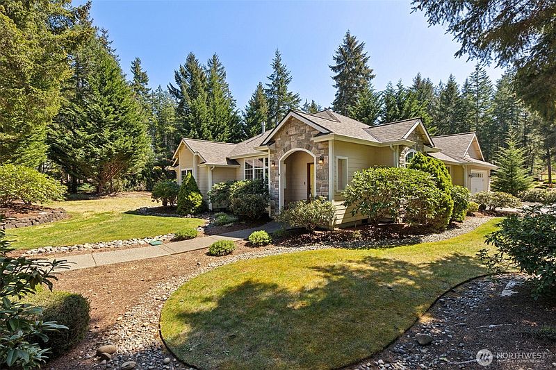 3rd image of 51 E Vine Maple Lane