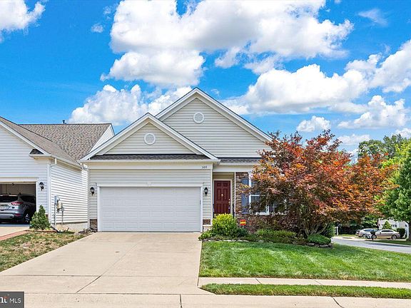 2nd image of 300 Bridgewater Cir