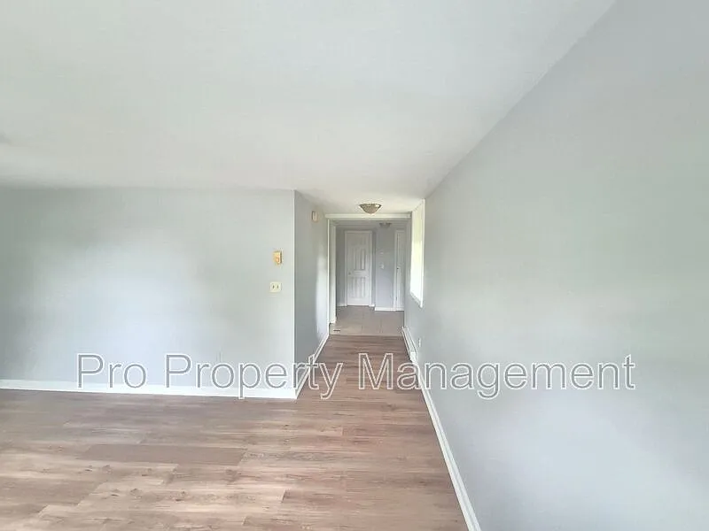 2 bed, 1.0 bath, $1,595 — Photo 3