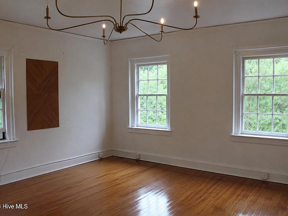 3rd image of 124 NW Broad St #1