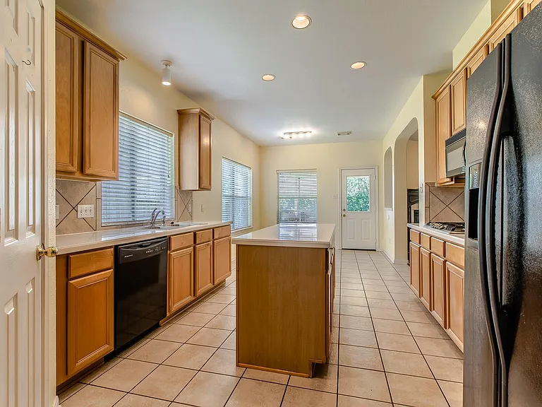 2123 Hill Canyon Ct — Photo 5