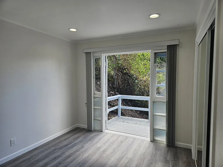 5758 Thornhill Dr — Photo 12
